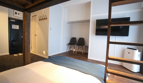 Standard Family Room Bunk Bed (Upper: Single Size/Lower: Double Size)