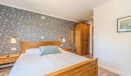 Deluxe Room BIRDS