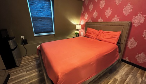 Standard Room, 1 Queen Bed