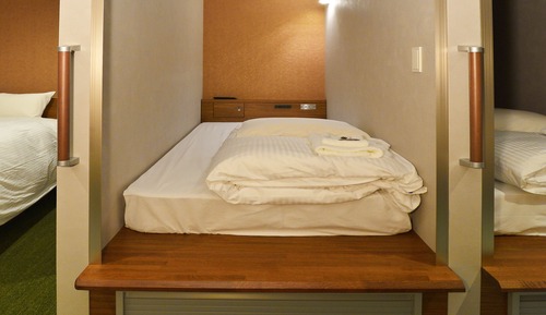 Standard Capsule Room, Women only