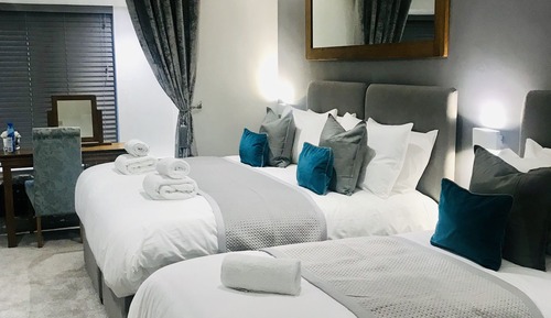 Family Studio Suite, Multiple Beds (102)
