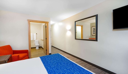 Family Room, 1 King Bed, Non Smoking
