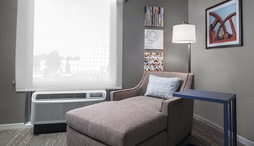 Room, 1 King Bed, Refrigerator