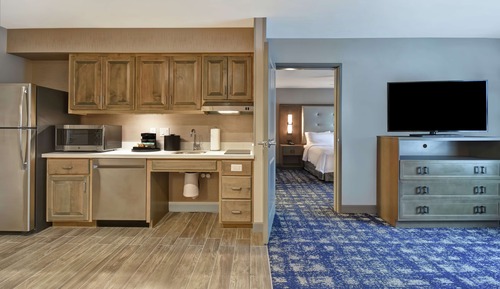 Suite, 2 Queen Beds, Accessible, Bathtub