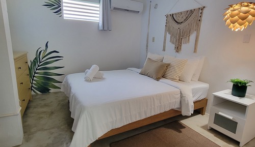 Private Queen Size Shared Bathroom