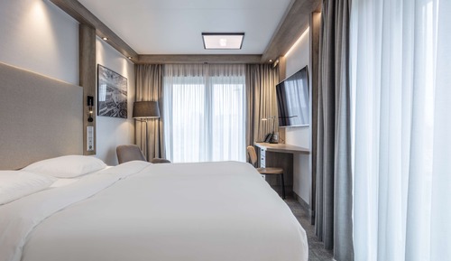 Standard Room, Corner