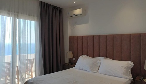 Suite, Mountain View