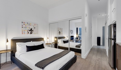 Deluxe Studio Suite, 1 Queen Bed with Sofa bed, City View (Downtown 304)