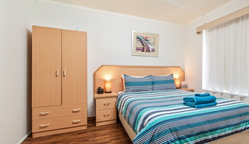 Two Bedroom Brick Chalet with Public Bathroom
