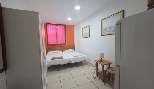 Doramas Private Rooms 5 wifi free shared toilet (2 camas inividuales 90 por 200)CON VISTA