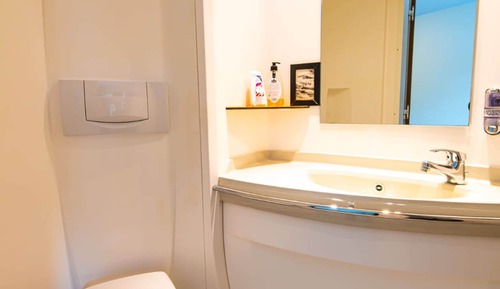 Single Room, Private Bathroom