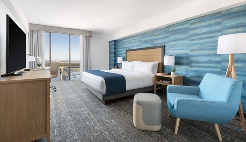 Room, 1 King Bed, Partial Bay View