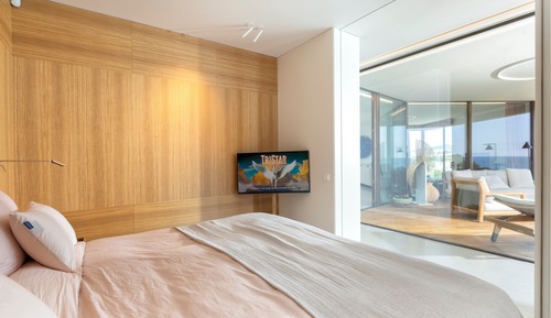 Two-Bedroom Apartment with Balcony and Sea View