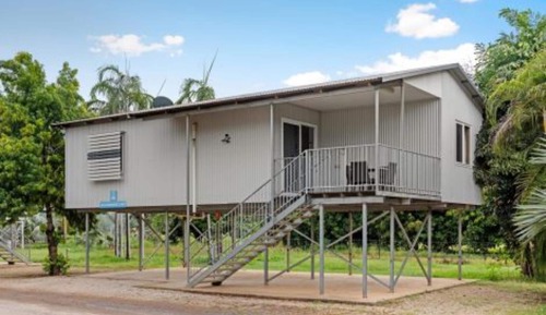 Superior Elevated 2 Bedroom Cabin - Sleeps 4