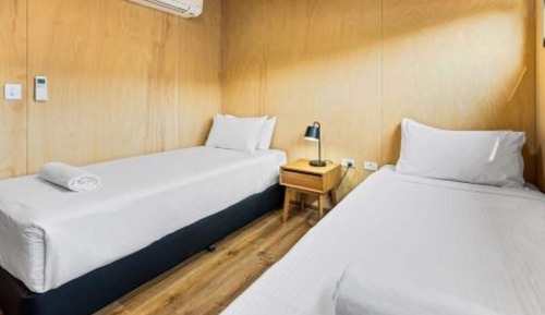 Deluxe 2 Bedroom Cabin - Sleeps 4