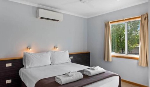 Superior Elevated 1 Bedroom Cabin