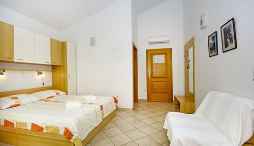 Apartment (A6)