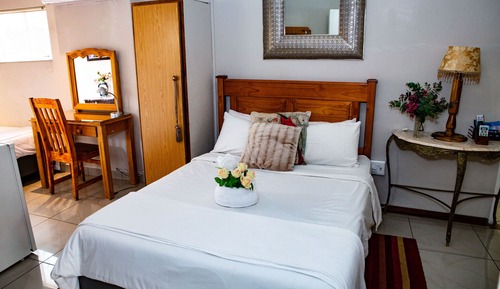 Luxury Triple Room (Downstairs)