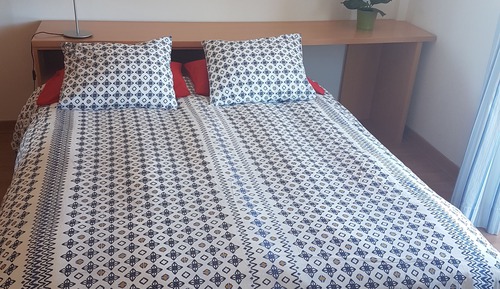 Double Room, Shared Bathroom (Flor)