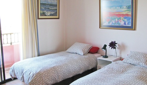 Twin Room, Shared Bathroom (Heidi)