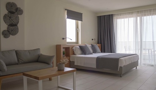 Deluxe Suite with Sea View