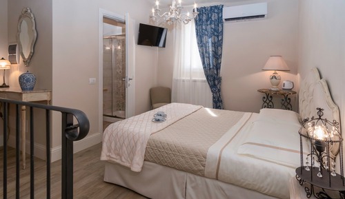 Deluxe Double Room (Angel)