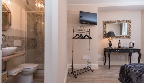 Deluxe Double Room (Bon Ton)