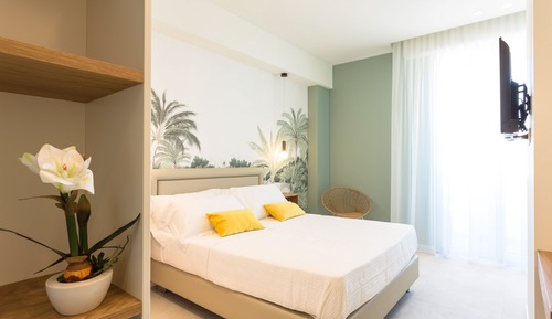 Superior Room, Partial Sea View