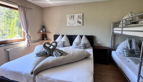 Apartment, 2 Bedrooms, Balcony, Mountain View