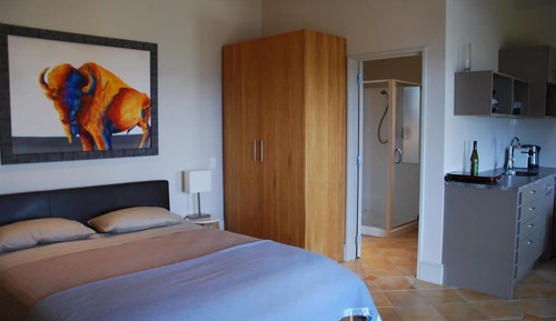 Windhover Seaview Suite
