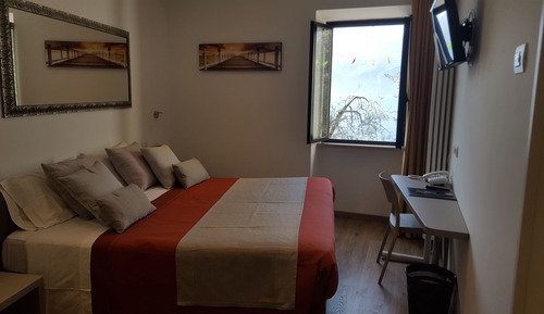 Superior Room, 1 King Bed, Garden View
