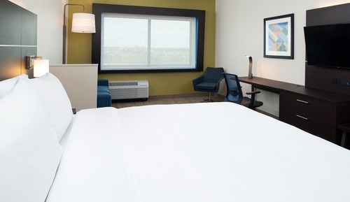 Suite, 1 King Bed, Hearing Accessible
