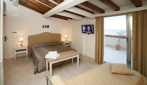 Junior Studio Suite