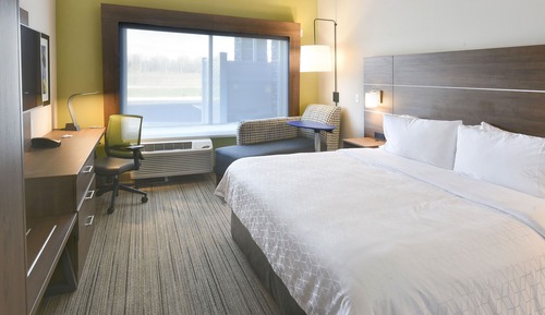 Standard Room, 1 King Bed, Roll-in Shower (Communications, Mobility)
