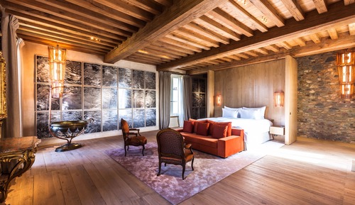 Signature Suite (12 Venus)