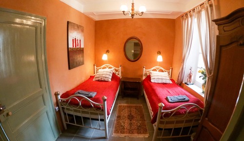 Double Room (Picpoul)