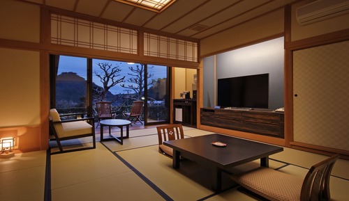 Japanese-Style Room with Shigarakiyaki-Bath -  Sourai