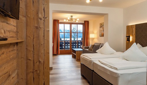 Panoramic Room (Loge)