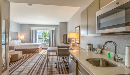 Studio Suite, 1 Queen Bed, Non Smoking, Kitchenette