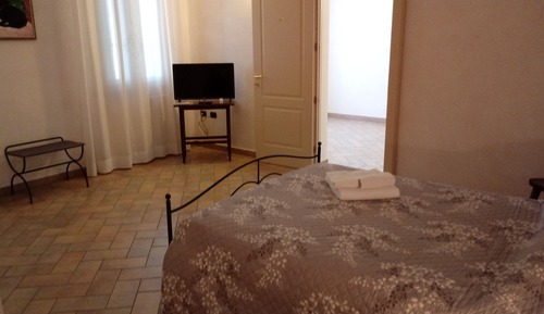 Traditional Double Room, Shared Bathroom (Il Salice)