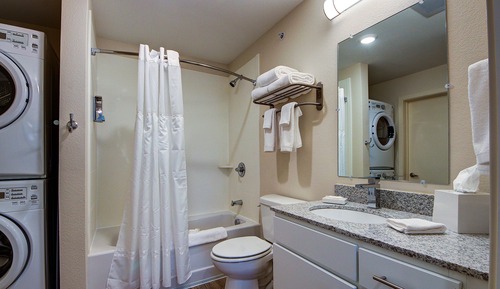 One Bedroom Suite with Full Kitchen Accessible Tub