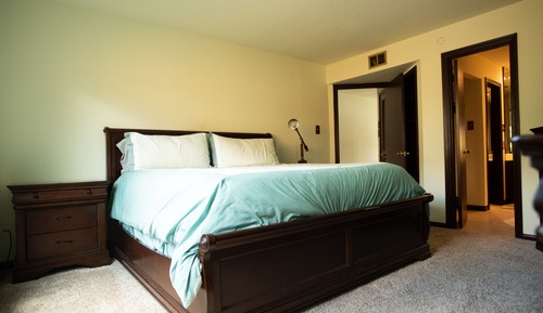 Luxury Condo, 2 Bedrooms, Balcony, Lake View