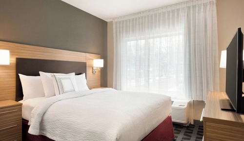 Suite, 1 Bedroom, Non Smoking (Mobility/Hearing Access, Roll-in Shwr)