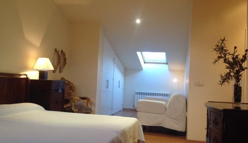 House, 6 Bedrooms