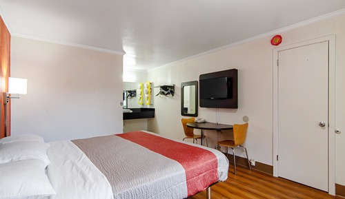 Deluxe Room, 1 King Bed, Accessible, Non Smoking