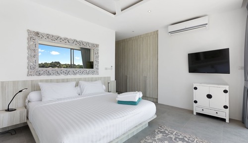 Luxury 5 Bedroom Villa with Ocean View and Private Infinity Pool BY8