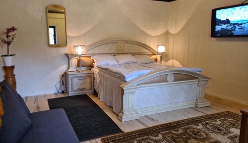 Family Room (Frodo)