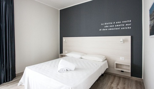 Deluxe Room, Poolside