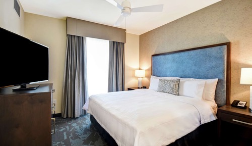 Studio, 1 King Bed, Accessible, Bathtub