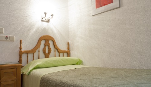 Single Room, 1 Twin Bed, Shared Bathroom